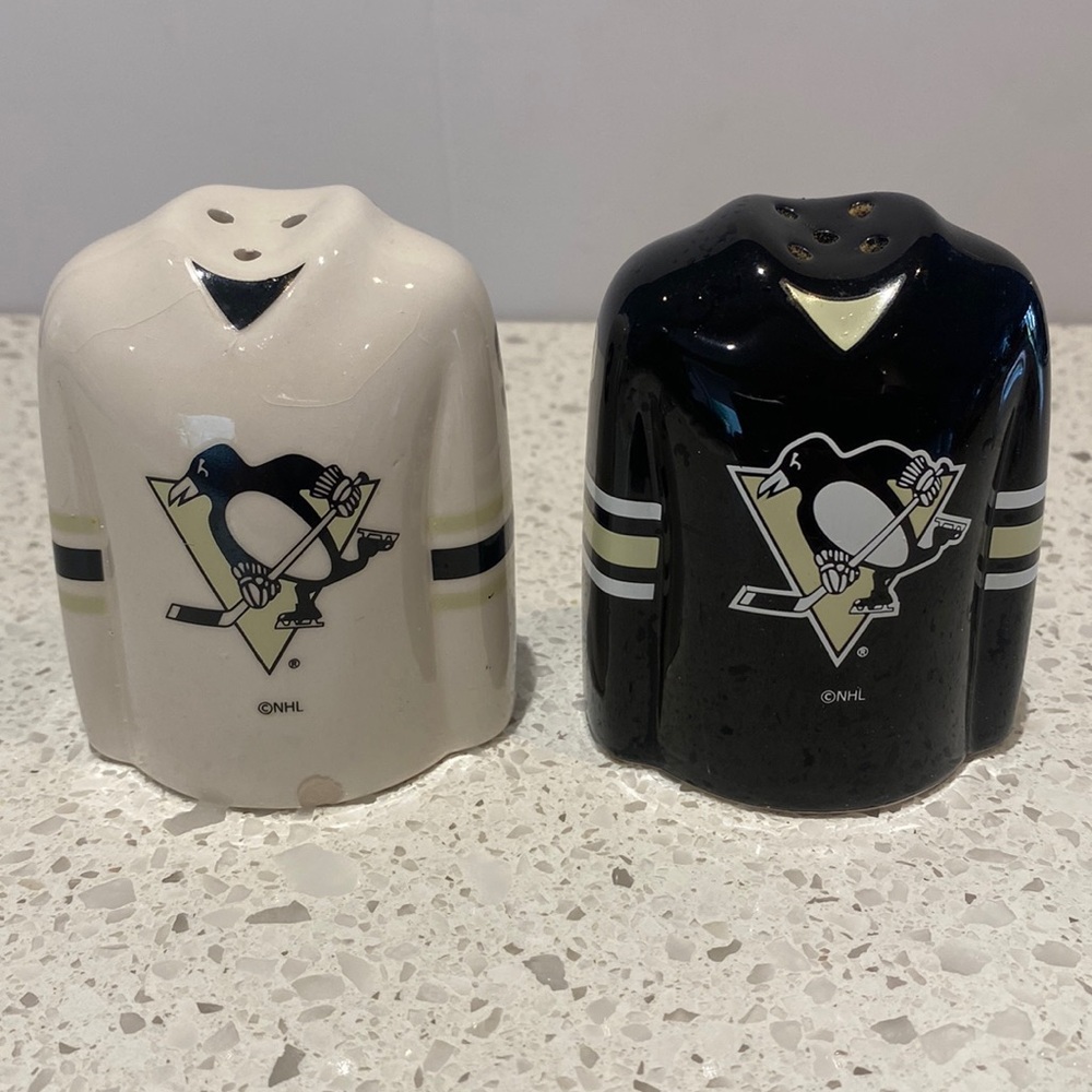 NHL Pittsburgh Penguins Hockey Jersey Ceramic Salt and Pepper Shakers, 2009